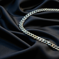 Close up of Cuban Luxe Bold Chain