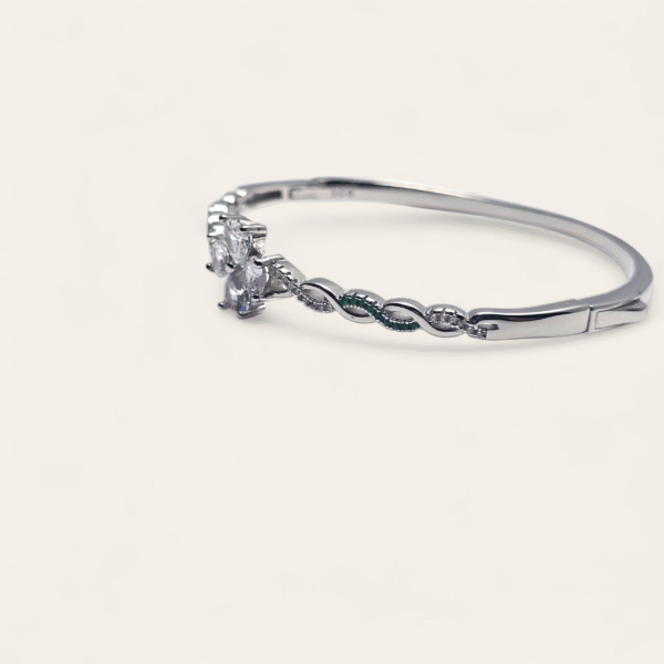 Side view of Frost Petal Kada