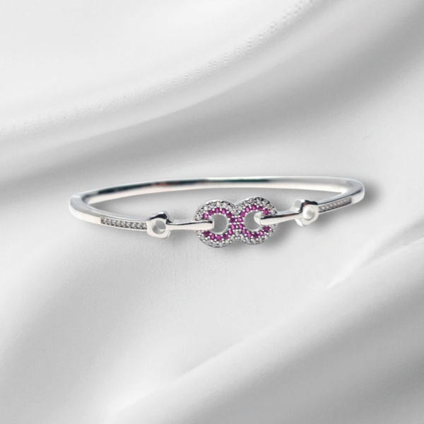 Front view of Rosé Infinity Kada