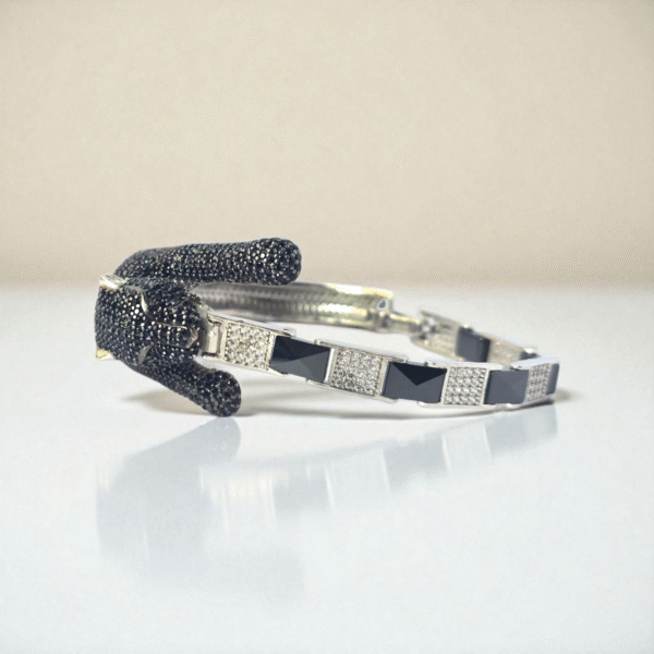 Side view of Onyx Mufasa Jaguar Bracelet