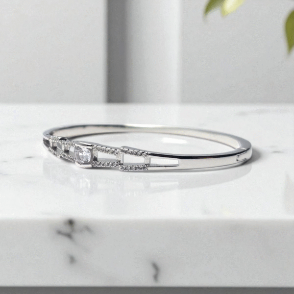 Side view of Lustre Link Kada