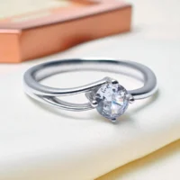 Close up of 925 Split Shank Solitaire Ring – Silver Band with CZ Sparkle