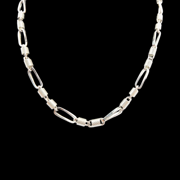 Close up of Textured Oval Link Gents Chain
