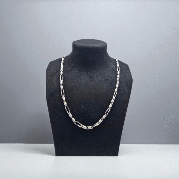 On bust display of Textured Oval Link Gents Chain