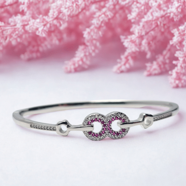 Infinity focus front view of Rosé Infinity Kada