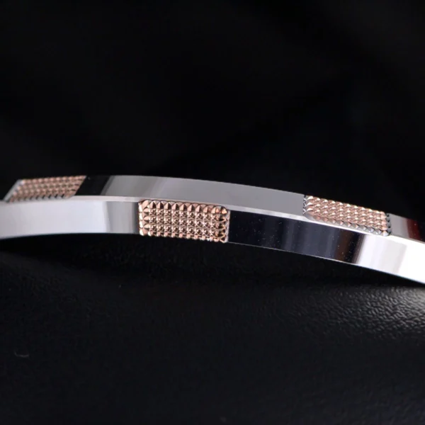 Front close up of Dual Tone Grid Inlay Kada