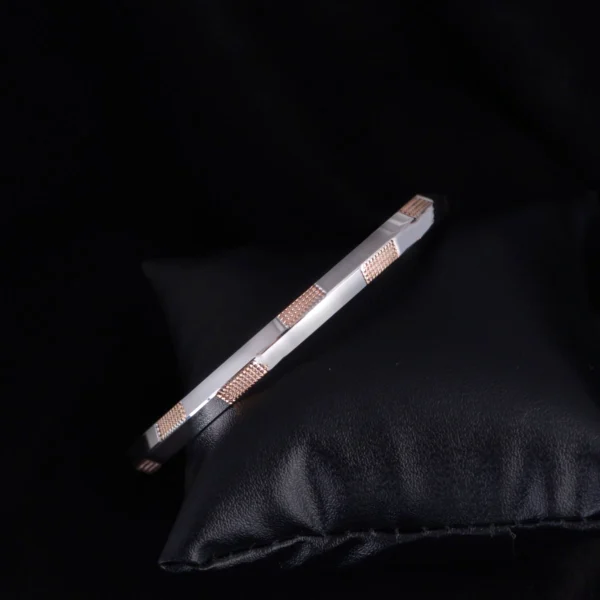 Side view of Dual Tone Grid Inlay Kada