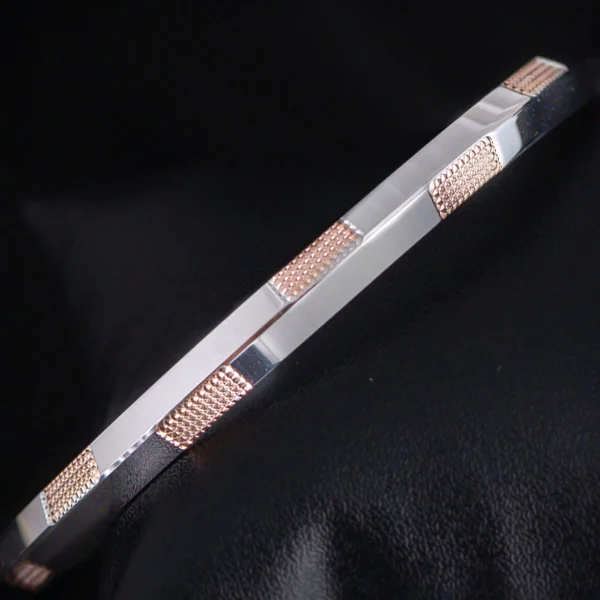 Side close up of Dual Tone Grid Inlay Kada