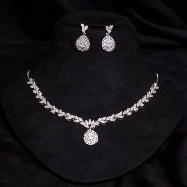 Full display of Teardrop Leaf Necklace Set
