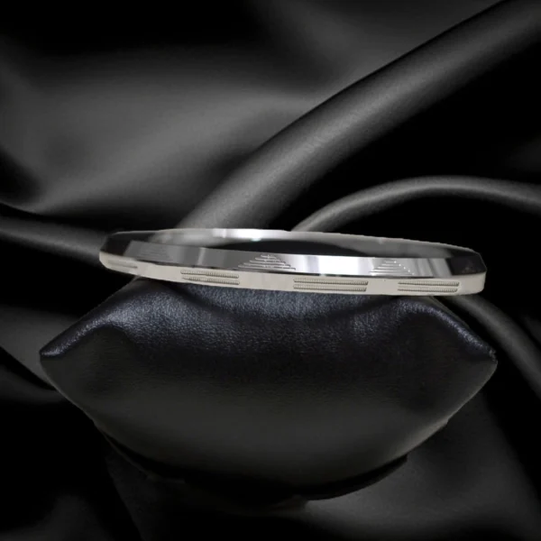 Flat display of Grooved Edge Kada