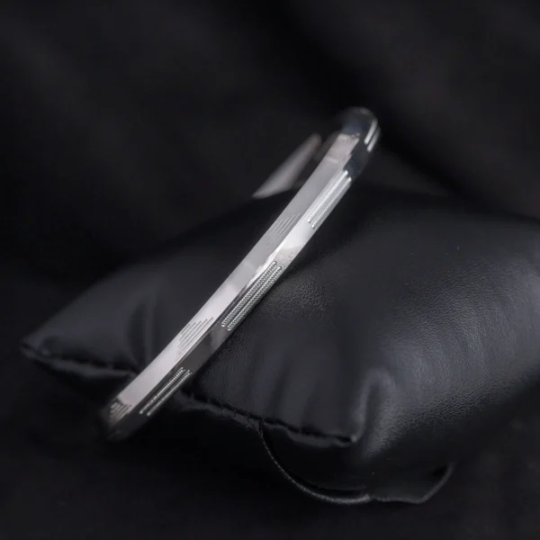 Side view of Grooved Edge Kada