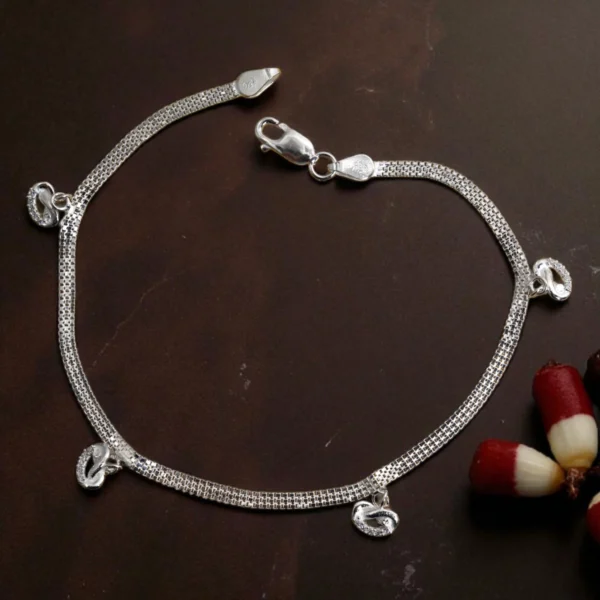Full circular display of 1 anklet of Pebble Charm Anklets