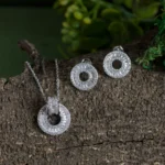 Close up of Baguette Halo Circle Set 925 Silver