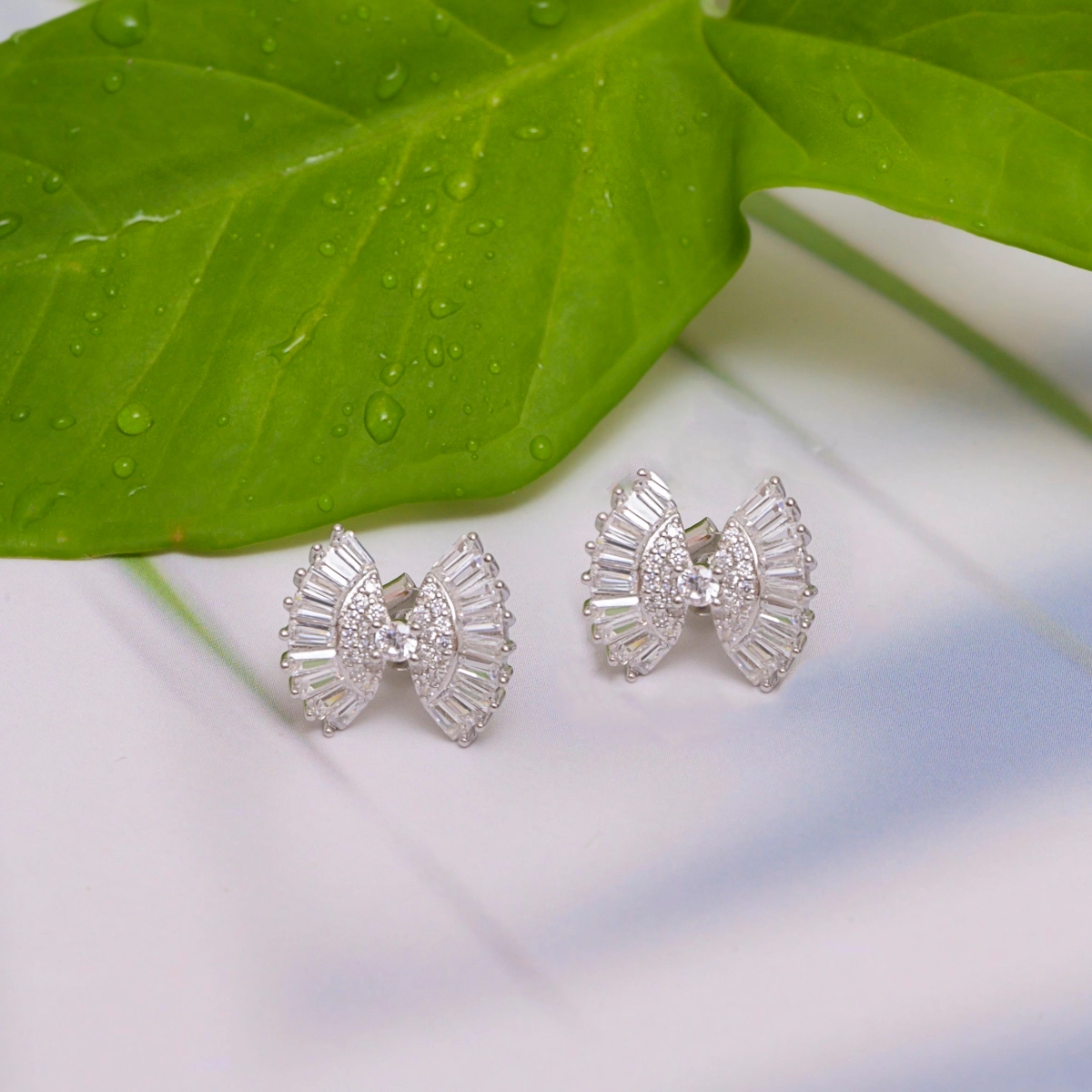 Baguette Bow-Tie Stud Earrings – 925 Silver 2 Display of Baguette Bow-Tie Stud Earrings 925 Silver