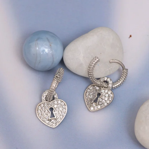 Display of earrings with lock mechanism of Heart and Keyhole Earrings 925 Silver