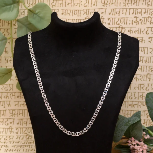 Display on bust for Textured Curb Link Chain 925 Silver