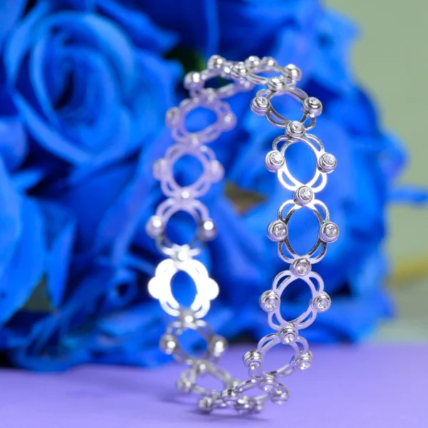 Displaying flexibility of Classic Convertible Ring Bracelet 925 Silver