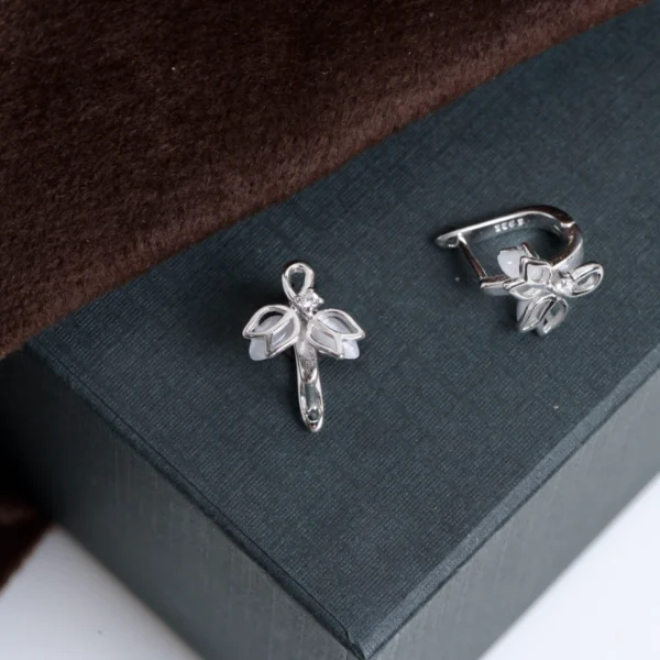 Earrings with locking mechanism close up of Lotus Pendant and Stud Set 925 Silver