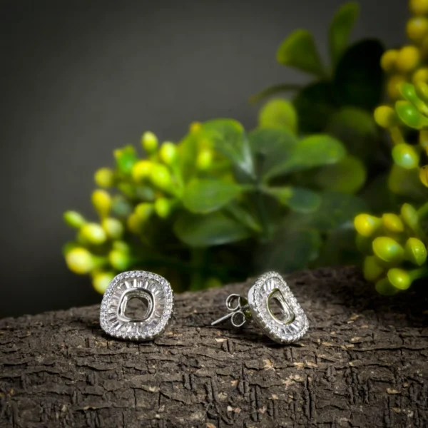 Earrings with locking mechanism display of Baguette Halo Cushion Set 925 Silver