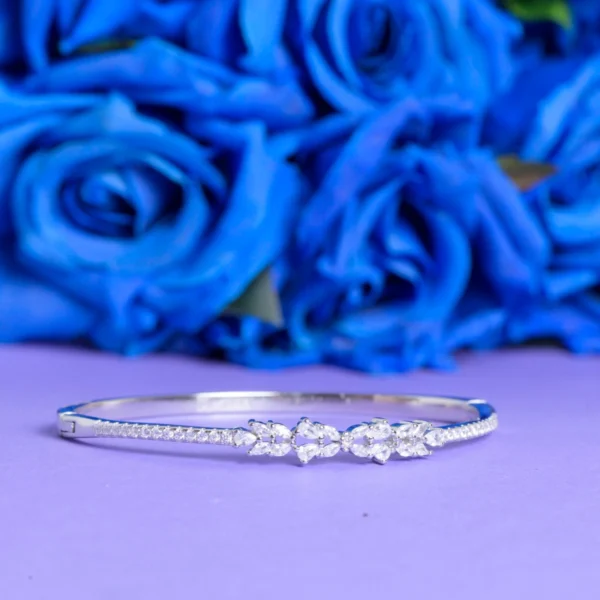 Front centerpiece clear display of Marquise Cluster Kada 925 Silver
