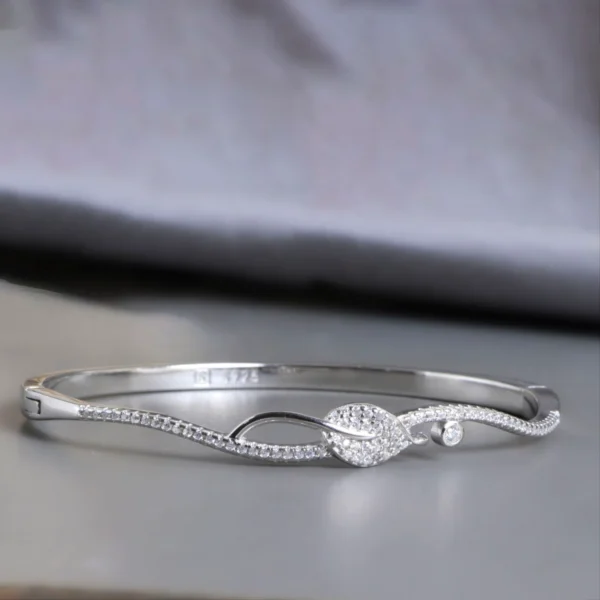 Front view of Sparkling Leaf Bracelet 925 Silver