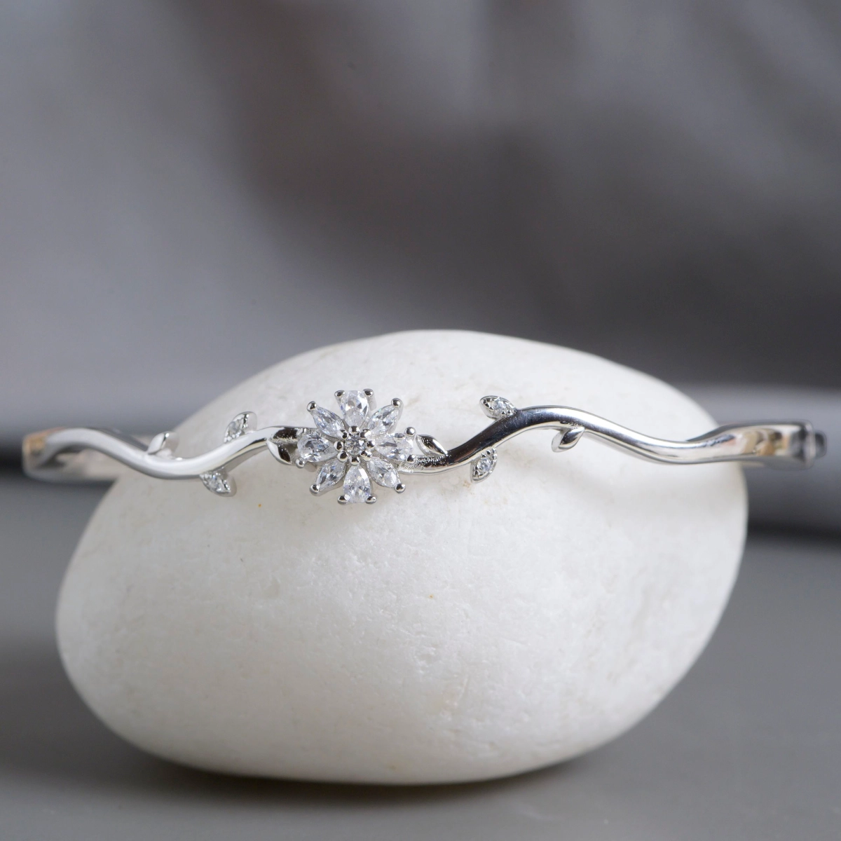 Blossoming Vine Kada – 925 Silver 2 Front view with focus on the centerpiece of Blossoming Vine Kada 925 Silver