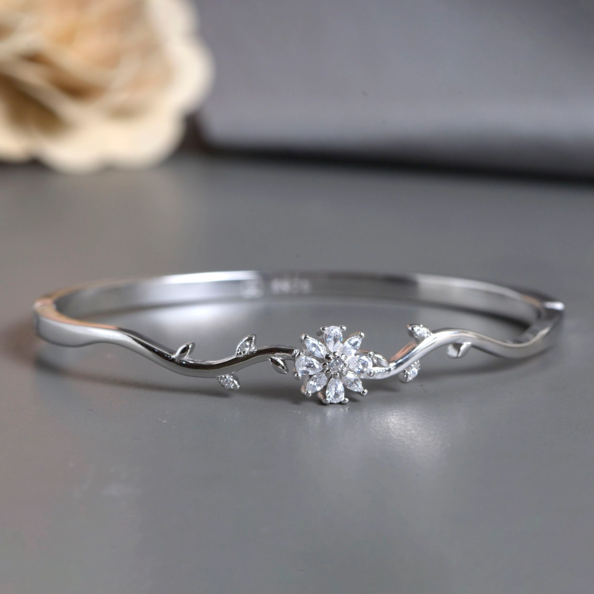 Blossoming Vine Kada – 925 Silver 1 Full display of Blossoming Vine Kada 925 Silver