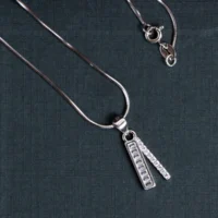 Pendant and chain lock close up of Baguette Bar Pendant and Huggie Set 925 Silver
