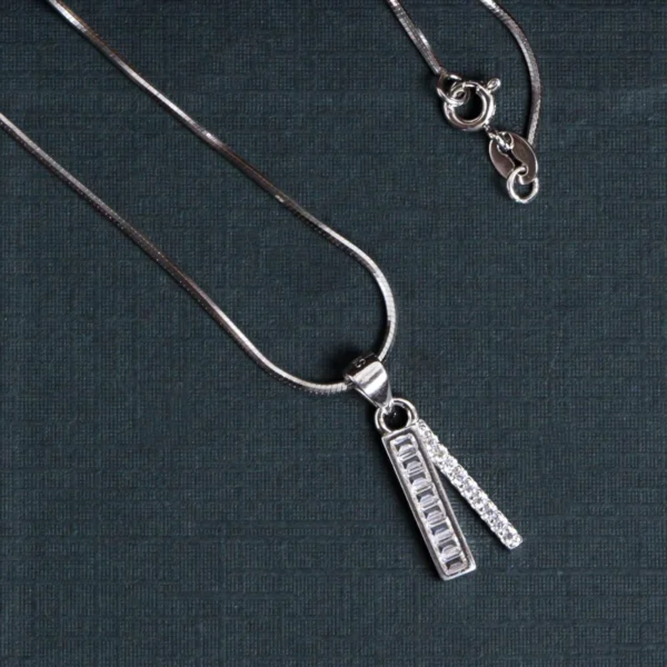 Pendant and chain lock close up of Baguette Bar Pendant and Huggie Set 925 Silver