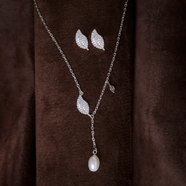 Pendant pearl drop and earrings display of Leaf Pearl Drop Lariat Set 925 Silver