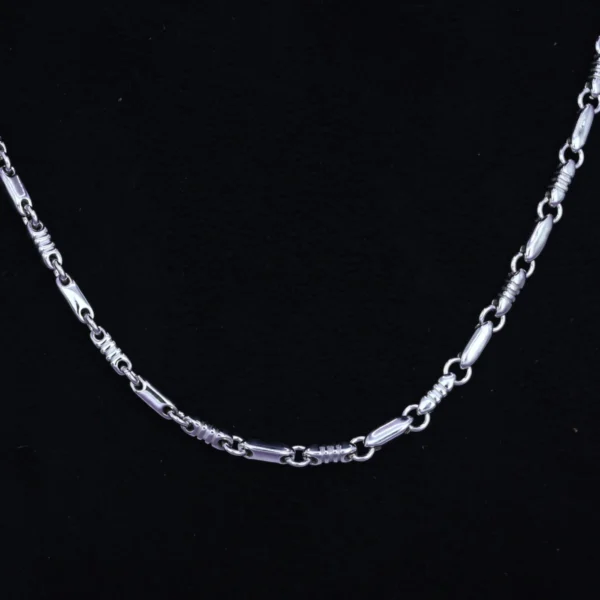 Close up of Contemporary Bar and Texture Chain 925 Silver