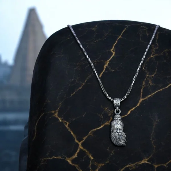 Locket and chain display of Intricate Lord Hanuman Locket with Popcorn Chain 925 Silver
