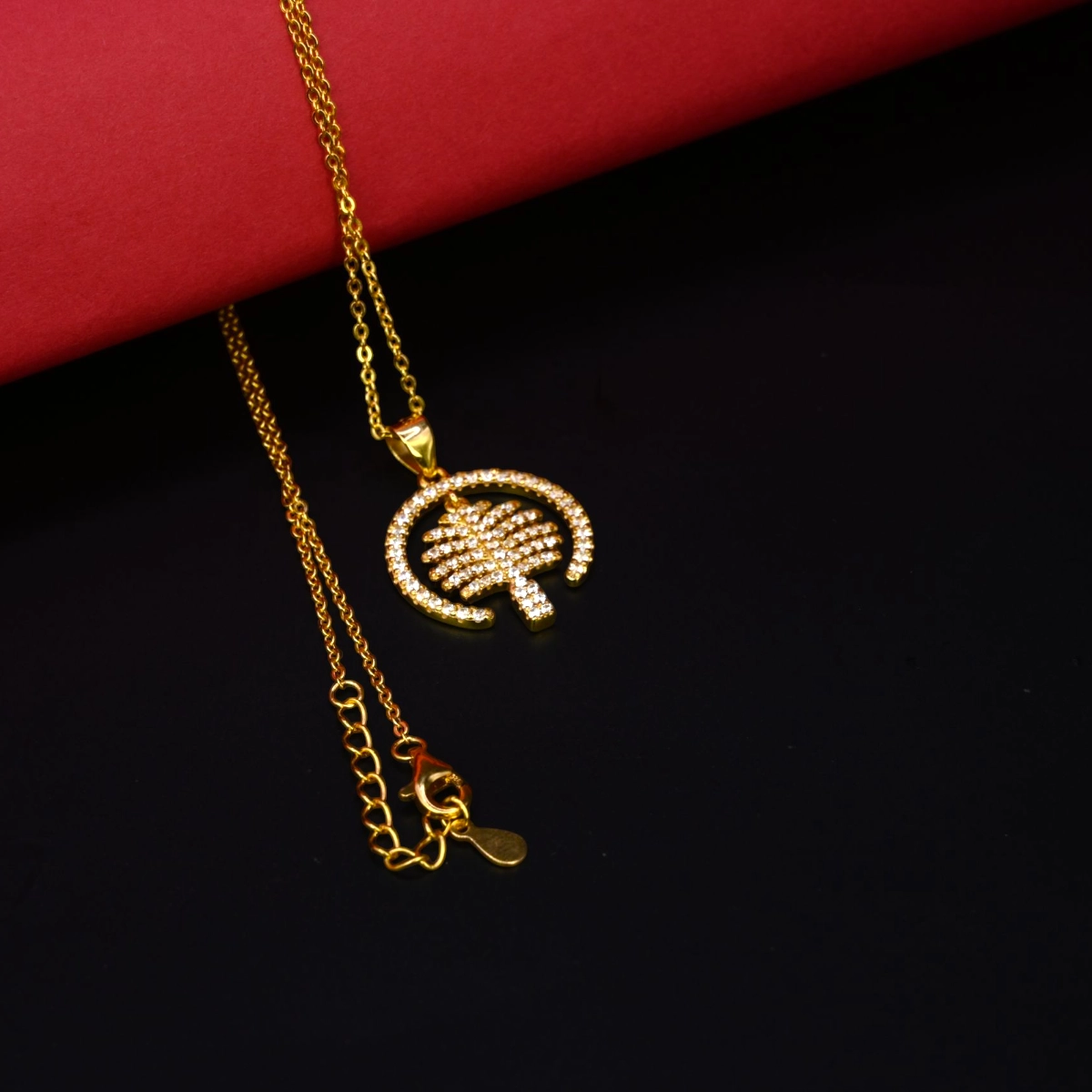 Sparkling Pave CZ Tree of Life Necklace – Gold Polish 925 Silver 3 Locket and locking mechanism of Sparkling Pave CZ Tree of Life Necklace Gold Polish 925 Silver