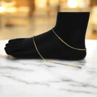 Mannequin leg with anklet on display of Dual-Tone Sparkle-Cut Chain Anklets Gold and 925 Silver