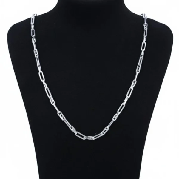 On bust display of Essential Paperclip Link Chain 925 Silver