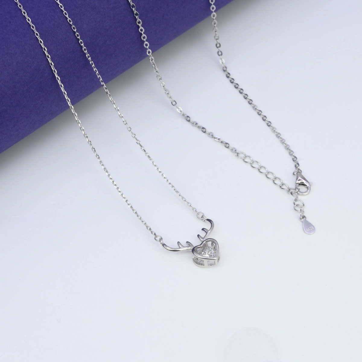Dancing Stone Reindeer Antler Necklace – 925 Silver 2 Pendant and locking mechanism display of Dancing Stone Reindeer Antler Necklace 925 Silver