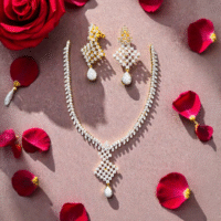 Close up of Contemporary Diamond-Look Geometric Lattice Necklace Set 925 Silver