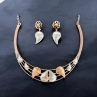 Home 41 Close up of Modern Dual Tone Cascading Leaf Necklace Set 925 Silver