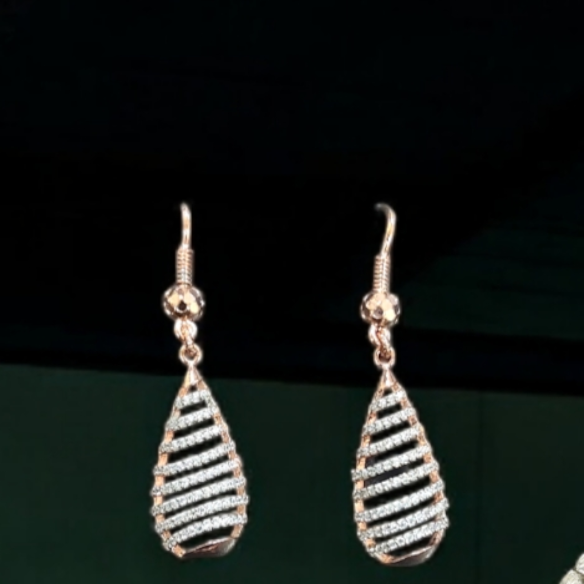 Modern Dual Tone Striped Necklace Set – 925 Silver 2 Earrings close up of Modern Dual Tone Striped Necklace Set 925 Silver