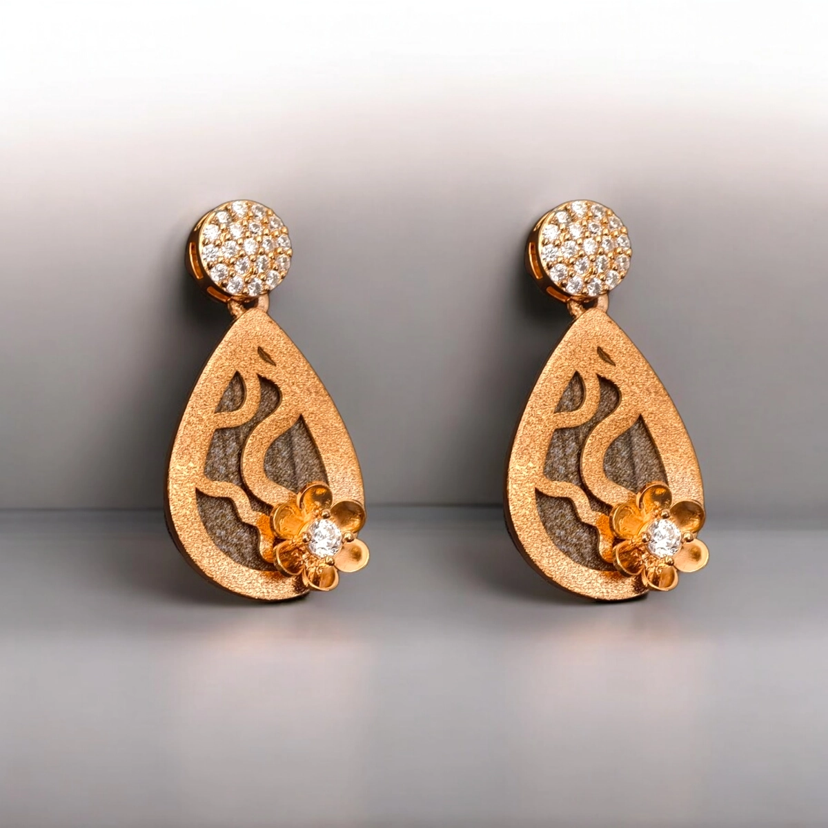 Modern Rose Gold Mesh Floral Teardrop Necklace Set – 925 Silver 2 Ear rings display of Modern Rose Gold Mesh Floral Teardrop Necklace Set 925 Silver