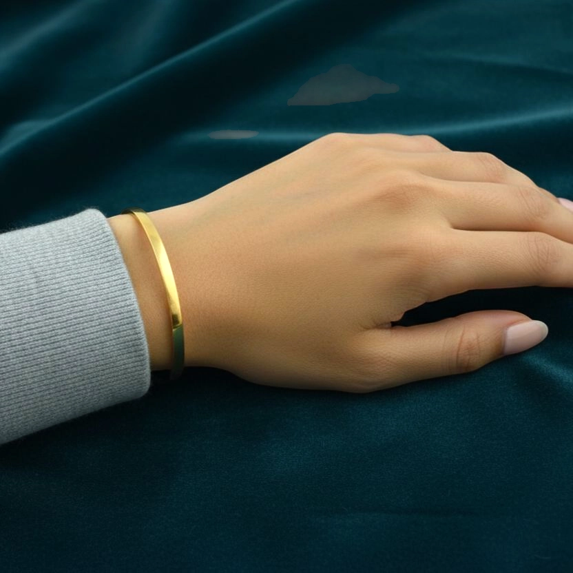 Elegant Hammered Smooth Gold Bangles – 925 Silver 3 Model wearing Elegant Hammered Smooth Gold Bangles 925 Silver